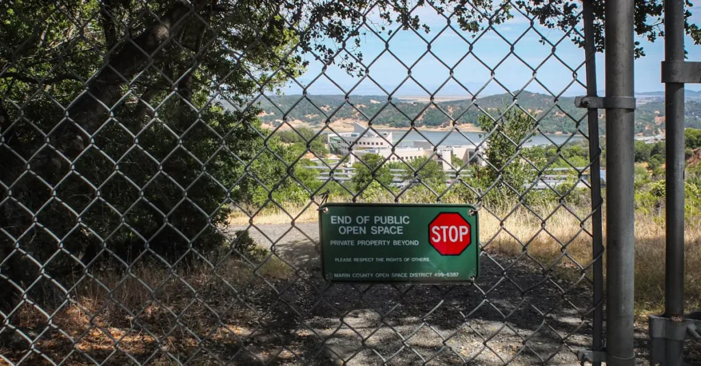 apprenez à poser des limites claires et saines pour préserver votre bien-être et améliorer vos relations personnelles et professionnelles.