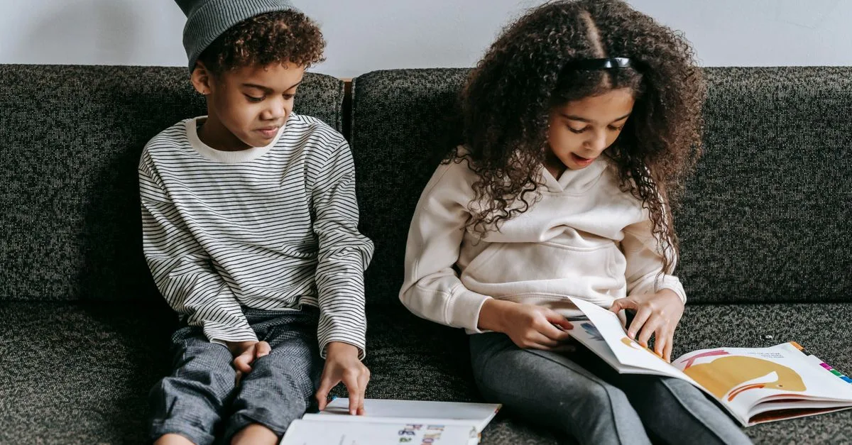 découvrez l'importance de la littératie précoce pour le développement des compétences en lecture et en écriture chez les jeunes enfants.